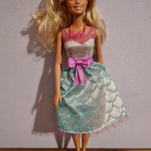 Barbie με φόρεμα Fashionistas