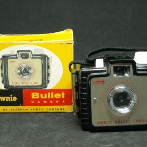 Αντίκα φωτογραφική "Kodak Brownie Bullet Camera" του 1957.
