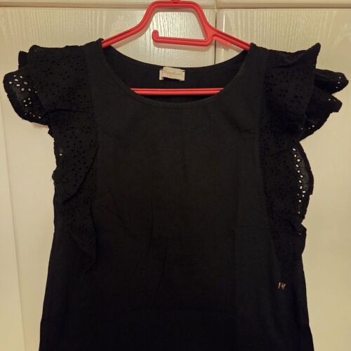 Regalinas black sleeveless blouse with ruffled sleeves, small