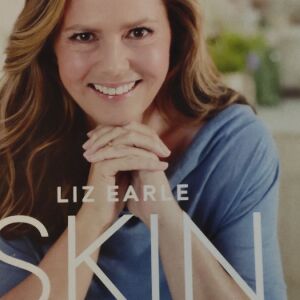 Βιβλίο 'Skin' από τη Liz Earle - τα πάντα για την επιδερμίδα, με πλάνο και συνταγές