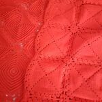 Μονή χειροποίητη πλεκτή κουβέρτα σε κόκκινο χρώμα