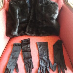 2 ζεύγη γάντια σατέν εποχής αλά Audrey και γούνινη (συνθετική) εσαρπα
