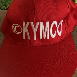 Καπέλο τζόκευ κόκκινο kymco & δώρο τσάντα για τα ψώνια σας