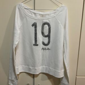 Πωλείται γυναικεια μπλούζα μάρκας HOLLISTER μεγέθους medium