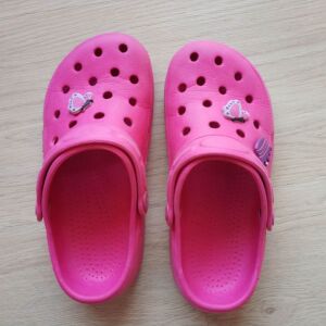 Καλοκαιρινά παπούτσια για κορίτσια τύπου crocs Νο 32 σε άριστη κατάσταση