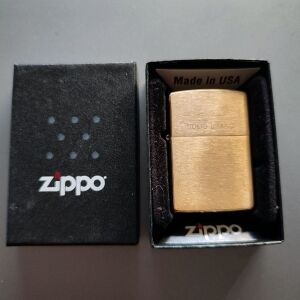 Zippo solid brass made in USA αναπτήρας στο κουτί του