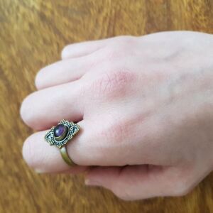 Δαχτυλίδι με μοβ πέτρα