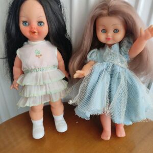Δύο κούκλες της δεκαετίας του 70