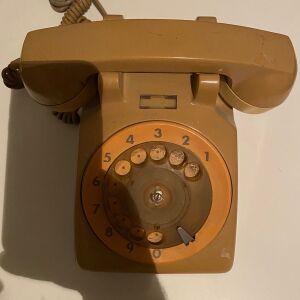 Παλιό τηλέφωνο ελληνικής κατασκευής