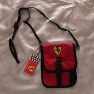 Τσαντάκι Ferrari