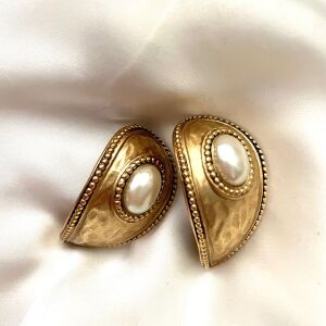 Vintage σκουλαρίκια με κλιπ σε χρυσή απόχρωση και χρυσές λεπτομέρειες
