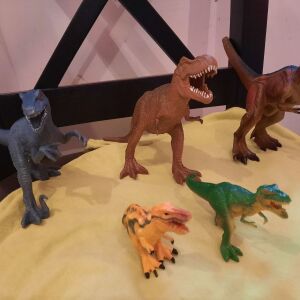 Δεινοσαυροι. 5 φιγούρες
