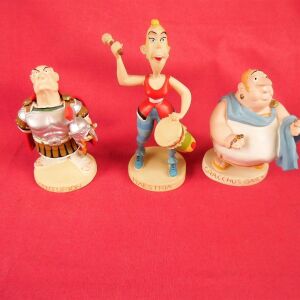Τρία συλλεκτικά αγαλματάκια από το κόμικ Asterix & Ovelix.