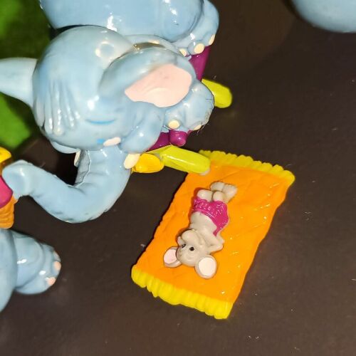 Kinder Surprise Happy Elephants at the Beach 1995 vintage complete collection