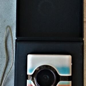 Μικρή παλιά βιντεοκάμερα Cisco FLIP (στο κουτί της)