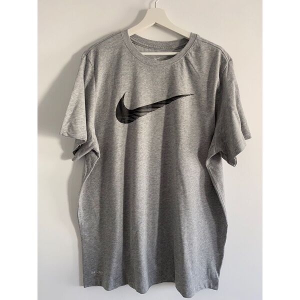 Nike Training Dri-Fit Swoosh Running t-shirt gkri chroma megethos XL athikto