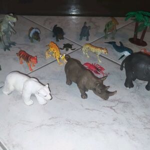 Ζώα και δεινοσαυροι