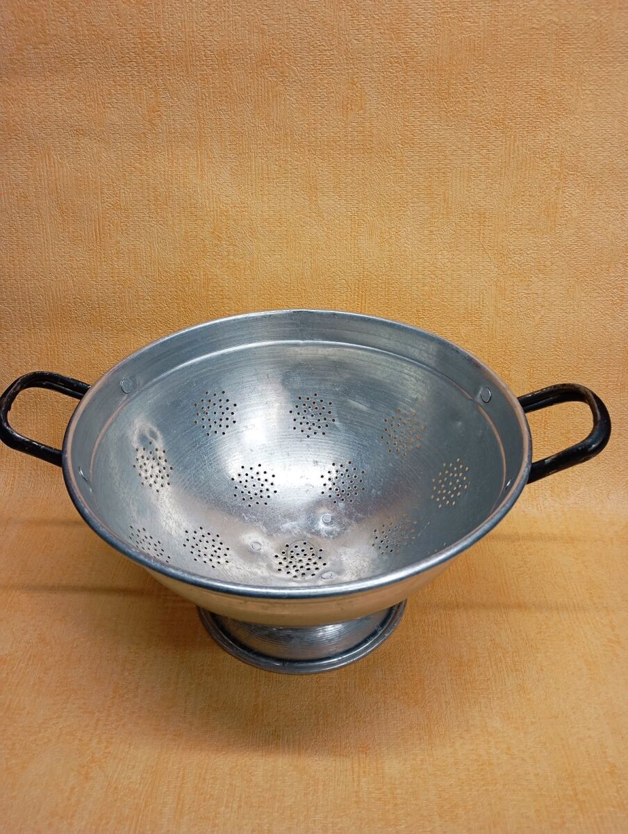 Αλουμινένιο σουρωτήρι μεταχειρισμένο από το χωριό