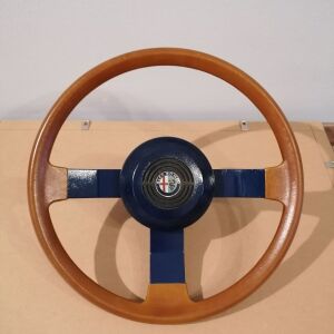 ΞΎΛΙΝΟ ΤΙΜΌΝΙ από Alfa Romeo Alfa 33, μοντέλο του 1983