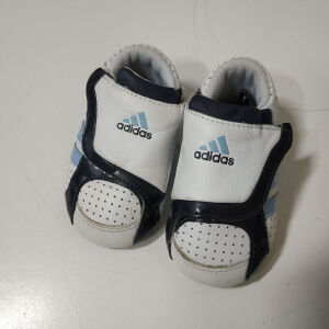 παπούτσια αγκαλιάς Adidas No. 18
