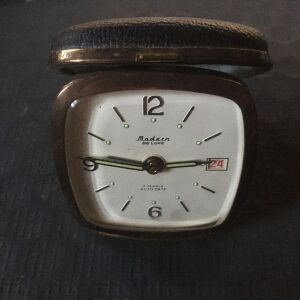 Ρολόι ξυπνητήρι με ημερομηνία vintage μαυρο χρώμα