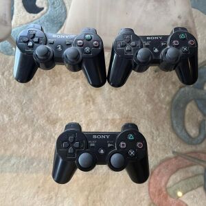 Dualshock 3,  3 Controllers Black Playstation 3 / 3 Controllers Μαύρα για το Ps3 εκ των οποίων τα 2 για ανταλλακτικά ή επισκευή και το 1 πλήρως λειτουργικό!!