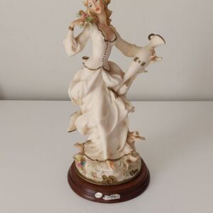 Capodimonte Giuseppe Armani Figurine Κοπέλα με λουλούδια και βάζο Italy #082700005