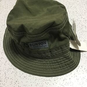 Burton bucket καπέλο σε χακί, με μαλακότατο φορμέ εσωτερικό, αυθεντικό και ολοκαίνουργιο, ακόμα με τις ετικέτες.
