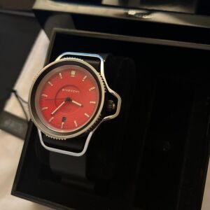 Givenchy seventeen watch