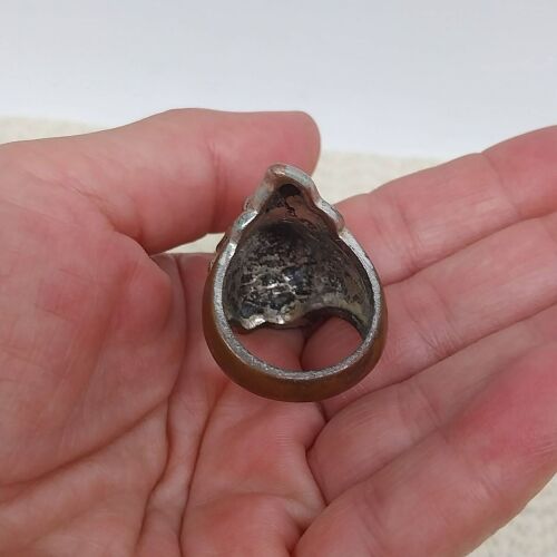 Vintage lion head ring with black onyx eyes