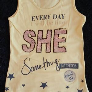 Καλοκαιρινή μπλούζα για κορίτσι 9-11 ετών χρώμα κίτρινο σε άριστη κατάσταση με σχέδιο από παγιέτες που αλλάζουν χρώμα.