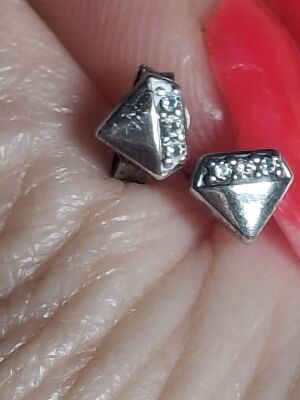 Pandora diamond earrings decorated with zircon stones
