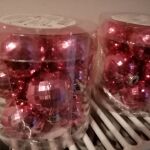 2 κουτάκια με ολοκαινουργιες μικρές μπάλες χριστουγεννιατικες
