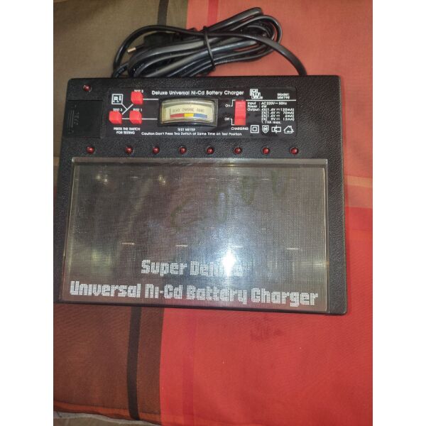 Super Deluxe Universal Ni-Cd/Ni-MH Battery Charger with Tester Meter