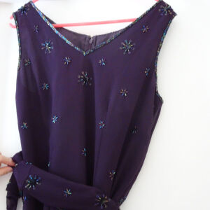 Φόρεμα μοβ κεντημένο με χάντρες