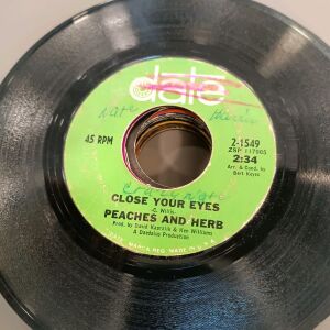 45 rpm δίσκος βινυλίου Peaches and herb close your eyes , i will watch over you