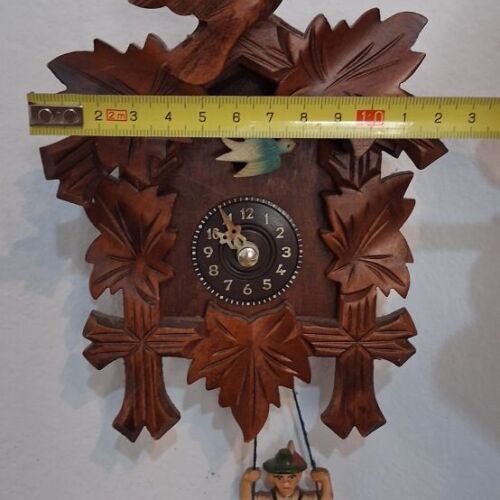 Japan quartz retro wall clock with swinging figure