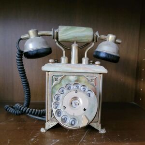 Μαρμάρινο vintage τηλέφωνο.
