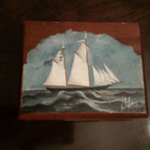 Μικρό ξύλινο κουτί με ζωγραφιά καράβι