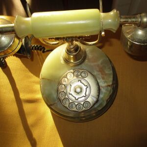 Παλιο μαρμάρινο τηλέφωνο