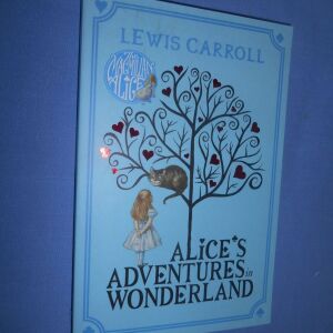 ALICE'S ADVENTURES IN WONDERLAND - LEWIS CARROLL