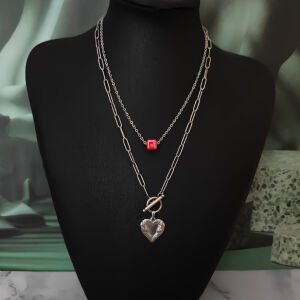 Δώρο για την γυναίκα σετ των 2 κολιέ αλυσίδες λαιμού από ανοξείδωτο ατσάλι με ατσάλινη καρδιά μενταγιόν, κούμπωμα μπροστά καί κόκκινη κεραμική πέτρα κρεμαστό