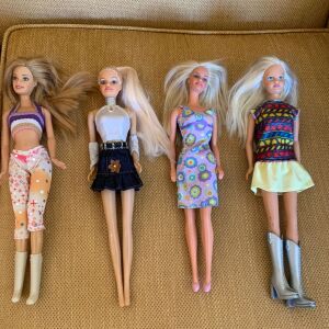 κούκλες barbie (η τιημή αφορά το σύνολο των προϊόντων)