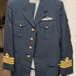 Επίσημη στολή  8Α ιπτάμενου Αντισμήναρχου της πολεμικής αεροπορίας (χιτώνιο-παντελόνι) 110 ευρώ