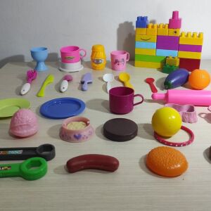Πλαστικά παιχνιδάκια, κουζινικά, φρούτα, τουβλάκια, εργαλεία
