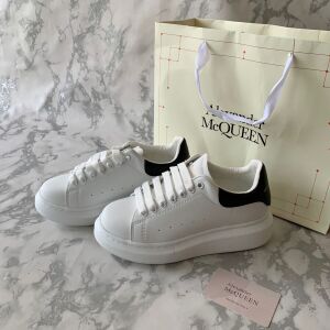 Alexander McQueen Oversized Sneakers No 37 Γυναικεία παπούτσια άσπρα & μαύρα