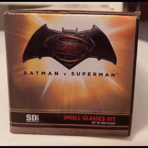 Πωλούνται 4 σφηνάκια Batman V Superman, official licenced product.