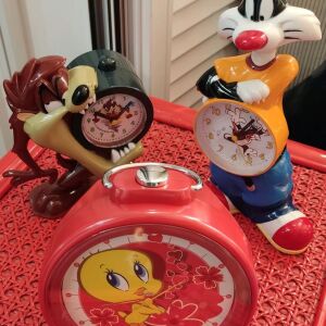 Επιτραπέζια ρολόγια Looney Tunes με Τουίτι, Σιλβέστρο και Ταζ