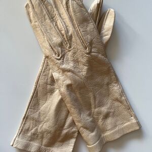 Γυναικεία δερμάτινα γάντια μπεζ