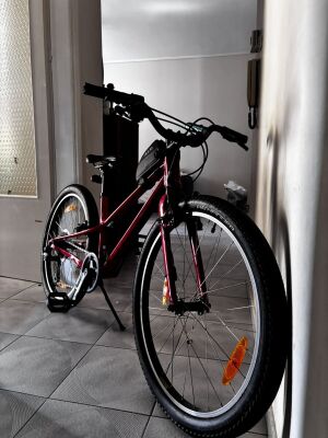 Specialised Jet 24 BMX bike like new, red, 24 inch wheels, V-Brakes